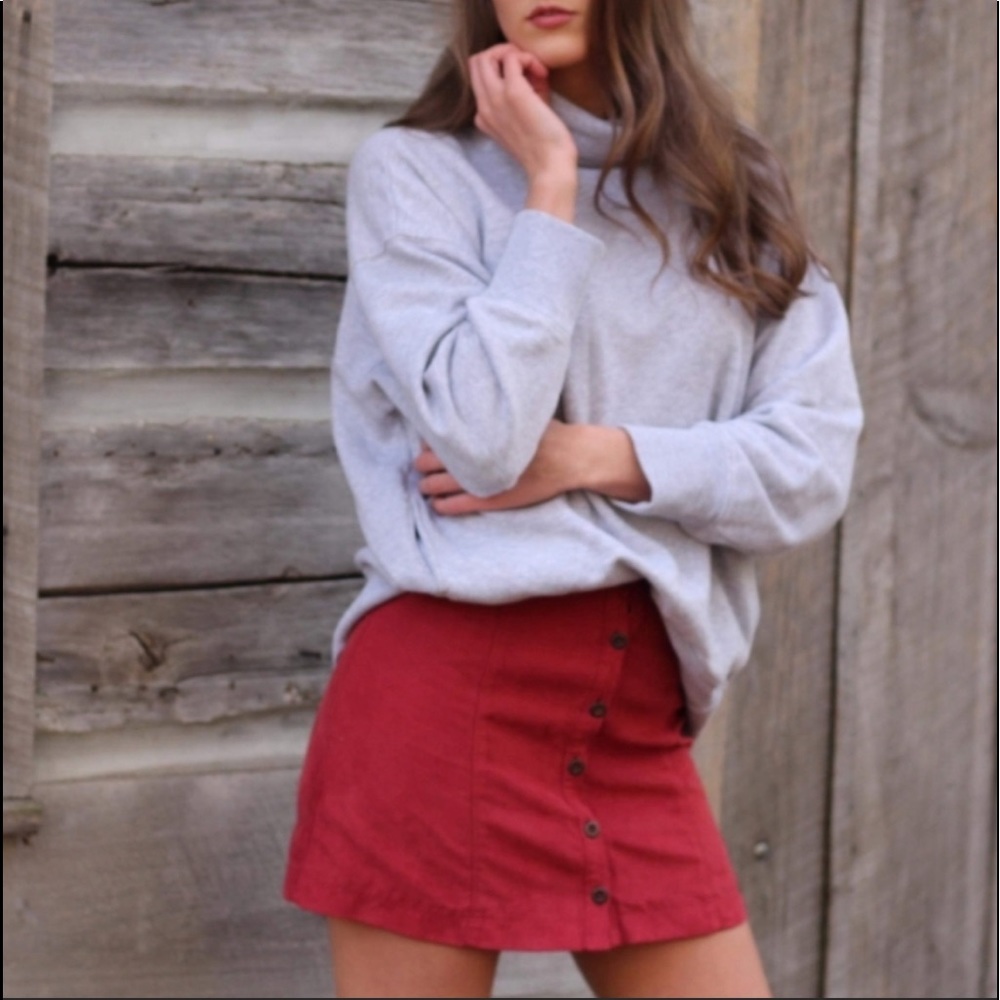 Hollister size 3 mini skirt with buttons. Beautiful color for fall or winter.